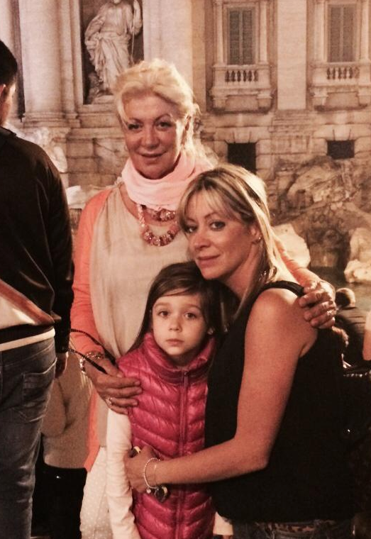 Lucia lives in Roma